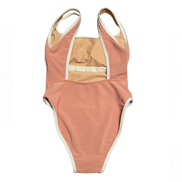Lainsnow Blush one piece bathing suit - Picture 5 of 5